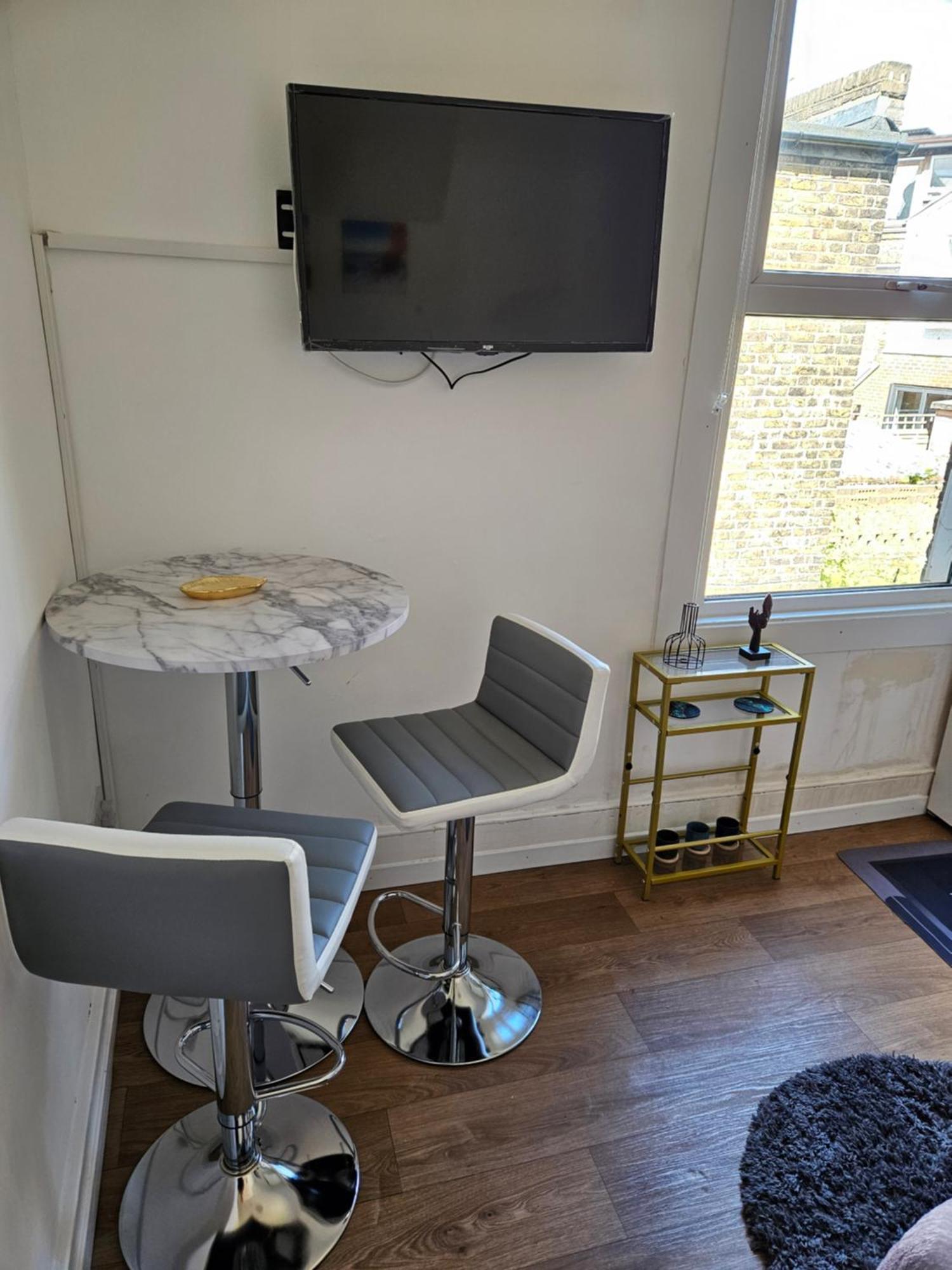 Apartment Tiny Studio, 30 Min To St. Pancras, North *